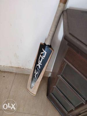 Professional high end cricket bat.