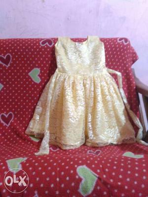 Toddler's Yellow Sleeveless Crew-neck Floral Designed Dress
