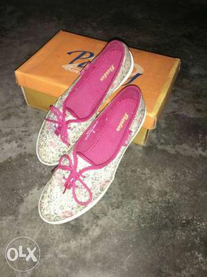 Women's Pair Of White-and-pink Flats With Box