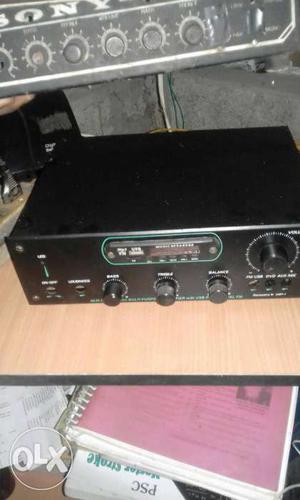 w 2 chanel 400wsub stereo amplifier1month old Perfect