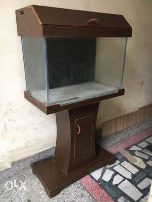 Fish aquarium tank with stand and stones (white n colour)