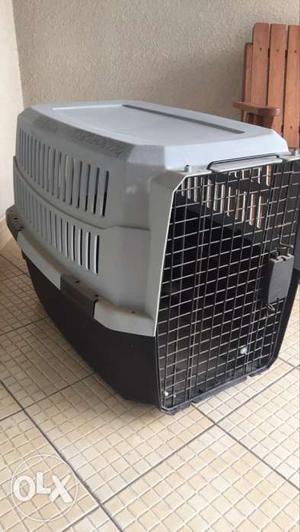 Pet carrier that is IATA approved for air travel