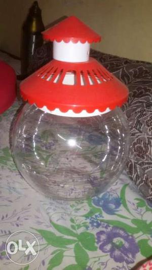 Red And White fish pot with bebbels