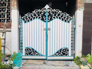 3 quintal heavy main gate. 8 foot wide.