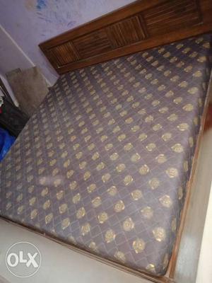 7month old bed with kurl on matress. 6by 6 feet in new