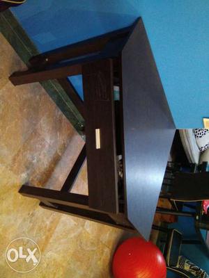 Corner table with one drawer in good condition.