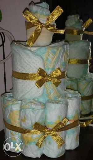 Diapers cake -Pampers (size small)(12count)+FREE tissues