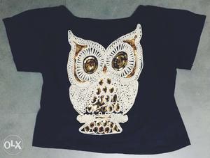 Navy blue t-shirt with owl sequence design, in