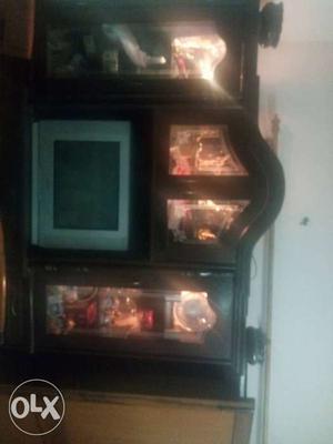 Showcase with inbuilt lights