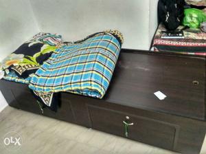 Single bed Diwan in good condition!!