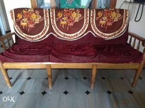 Sofa set with cushion in good condition