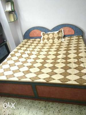 Trolly doble bed in marine ply