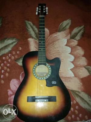 Acoustic guitar in good condition with bag and 3 picks