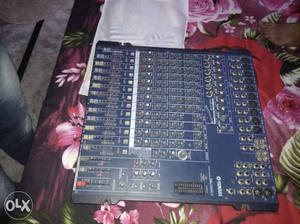 Dj mixer Yamaha 16 channel with flite case cont