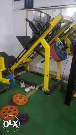Heavy leg press and a single hand rowing machine