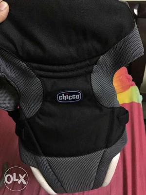 Chicco baby carrier ideal for infants upto 11kg.