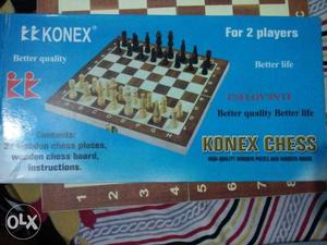 KONEX Wooden Chess Board, 32-Wooden chess pieces.