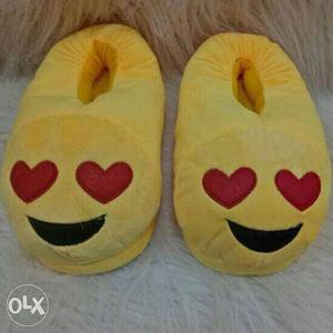 Pair Of Heart Eyes Emoji House Slippers