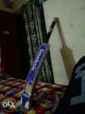This leather bat is very good condition of Reebok
