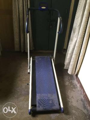 Treadmill, manual in very good condition. Used