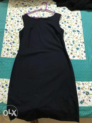 Black Boat-neck Sleeveless Midi Dress