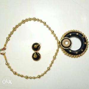 Black golden beads earrings and necklace.