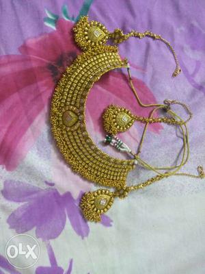 Gold Coloured Necklace and Earrings Mangtika