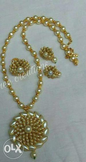 Gold-colored And Pearl Jewelry Set