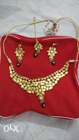Gold-colored Beaded Jewelry Set