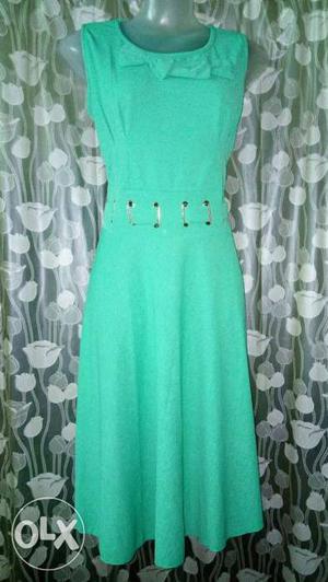 Green Scoop-neck Sleeveless Dress