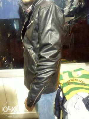 Men's Black Leather Zip-up Jacket