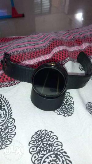 Motorola 1 Gen Smart Watch with charger. Its