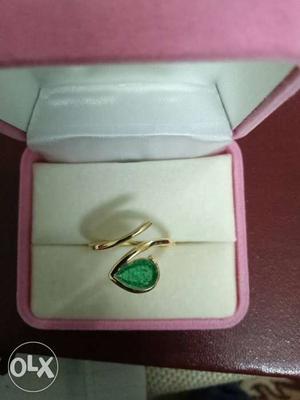 Natural Emerald and beautiful gold ring