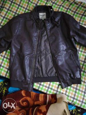 One time wear only. 100% leather Size- L Brand-wrangler