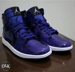 Pair Of Blue-and-black Nike Air Jordan Basketball Shoes