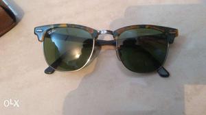 Ray ban clubmaster in new condition..scratch