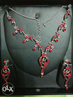 Red stone work necklace and earrings