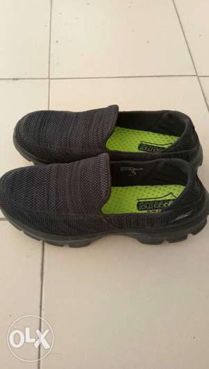 Sketchers shoe. Very light shoes and hardly been