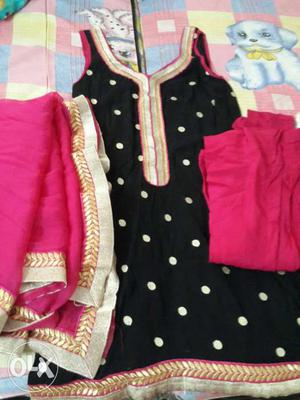 Sleeveless black and pink pajami suit Good condition
