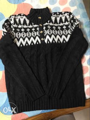 Sweater of Singapore, size Small. selling due to