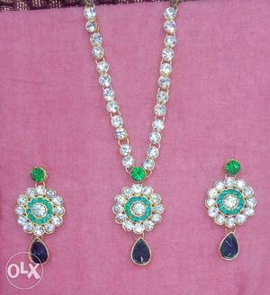 White and Green Stones jewelry set