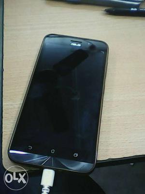 Asus zenfone 2gb ram 16gb rom13mega pixel back