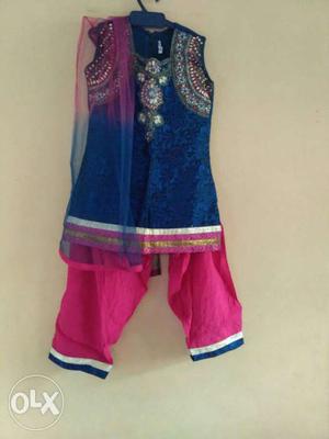 Girls Blue And Pink Sleeveless Salwar Kameez