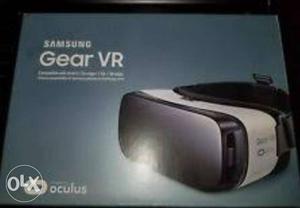 White Samsung Gear VR Headset