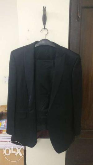 Arrow branded tux suit 2 piece alterable price is negotiable