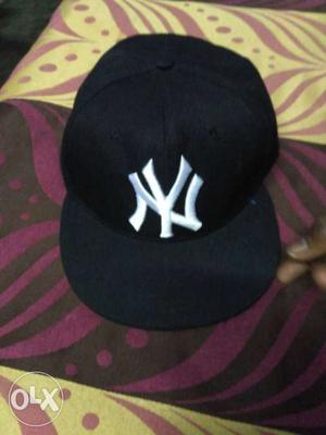Black And White New York Yankees Snapback Cap