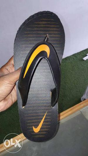 Black And Yellow Nike Flip Flop \