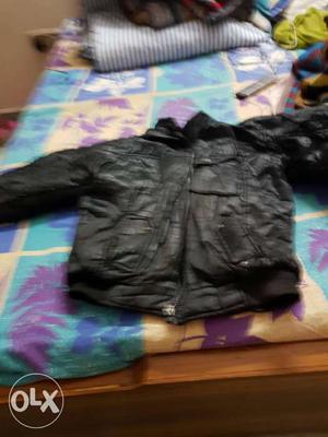 Black warm jacket. hardly used. immediately sale