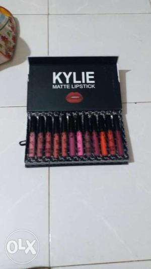 Kylie Mattre Lipstick Make Up Palette