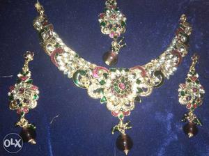 New Stylish Necklace Set & Earrings with mang tikka